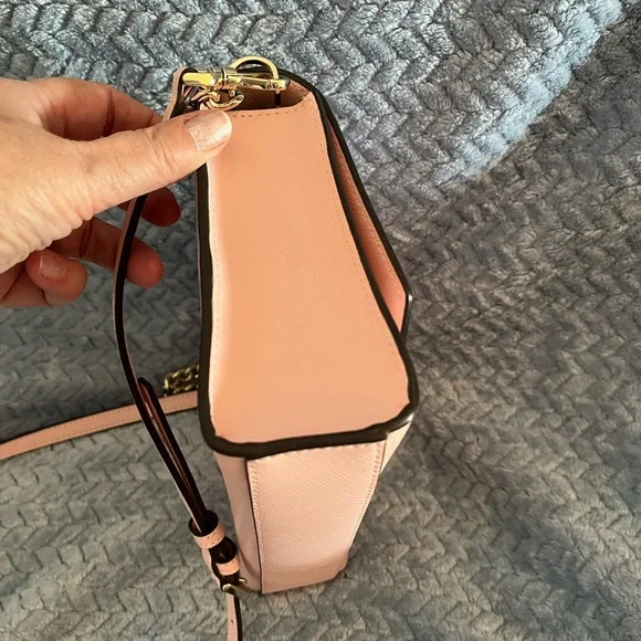 Kate Spade Pink Crossbody Bag with Gold Chain - Picture 4 of 9